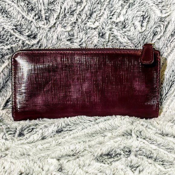 NWOT: VINATGE COACH DARCY BURGANDY PATENT LEATHER ACCORDION ZIP WALLET  (F49963) - Picture 2 of 3